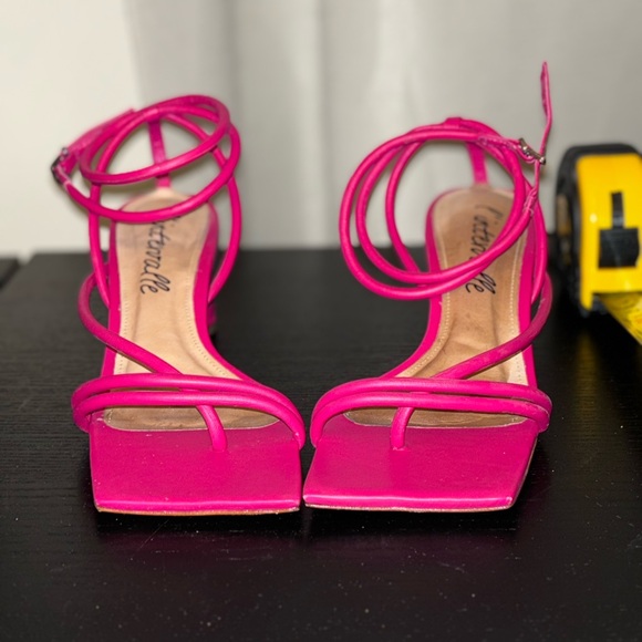 L’Intervalle Fresh Berry Leather Strappy Low Heel Sandal, Size 38 WORN ONCE - Picture 7 of 12